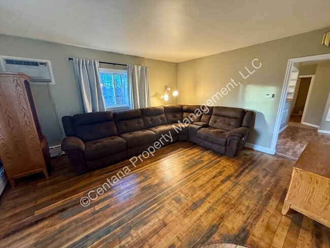 Photo - Semi-Furnished 5 bed 2 bath with large fenced yard for rent!