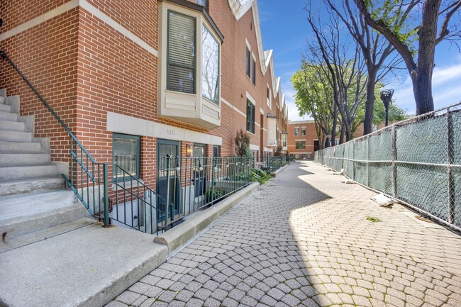 Photo - 711 S Ashland Ave Unidad G