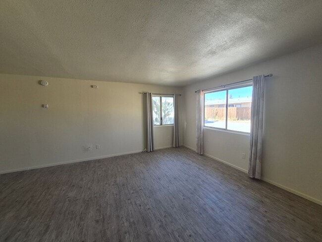 Photo - 61464-66 Desert Air Rd Unidad Back