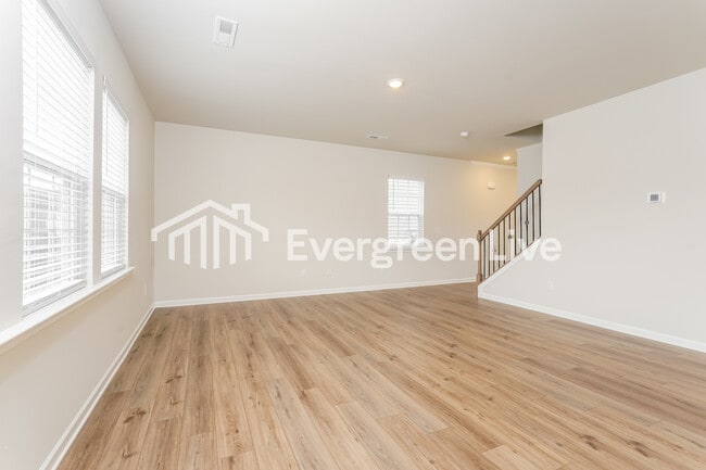 Photo - 5579 Hydrangea St