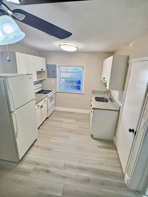 Photo - 1122 SW 2nd Ct Unit 1 4