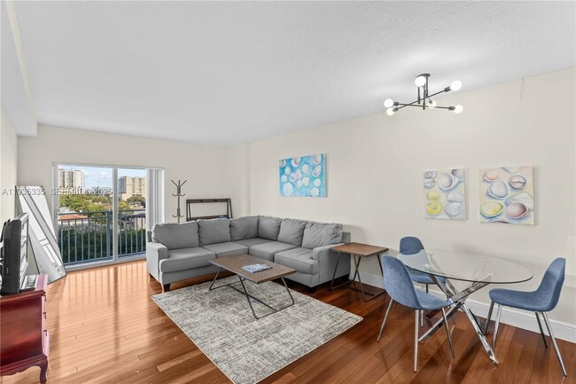 Building Photo - 50 Menores Ave Unit 522