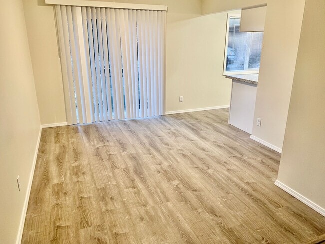 Photo - 2011 W Grace Ave Unit 2011