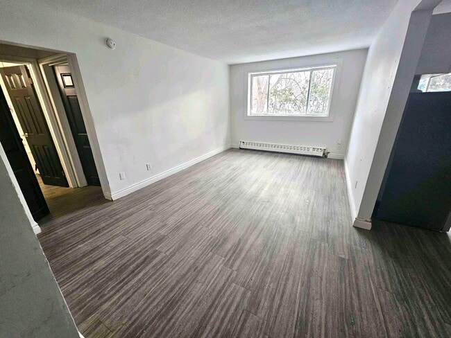 Photo - Recently Renovated 1 Bedroom 1 Bathroom Apartment! Unité 16