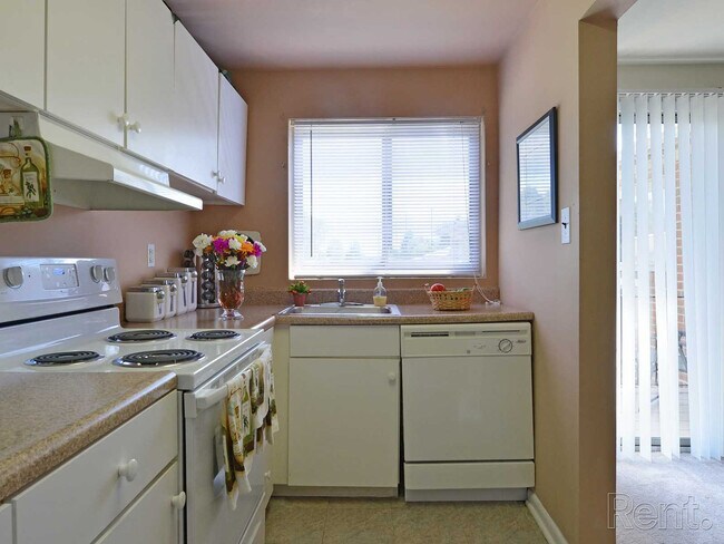 Photo - Laurel Manor Apartments