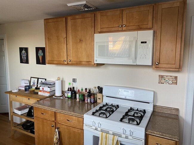 Building Photo - 15 Sargent Ave Unit 3