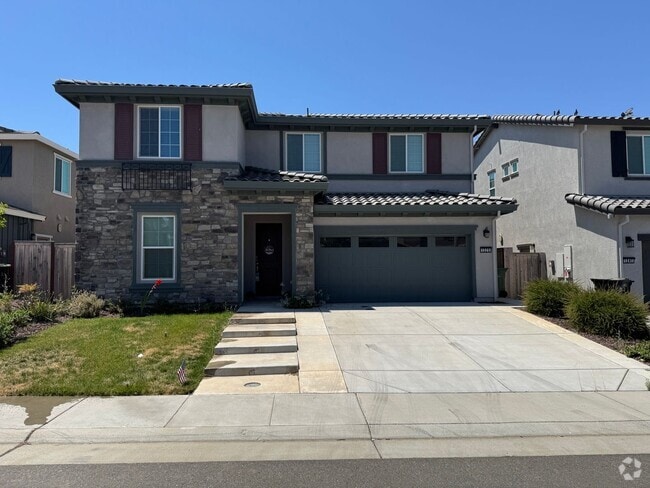 Building Photo - Beautiful 5 Bedroom, 3 Bathroom, 2800 Sqft... Rental