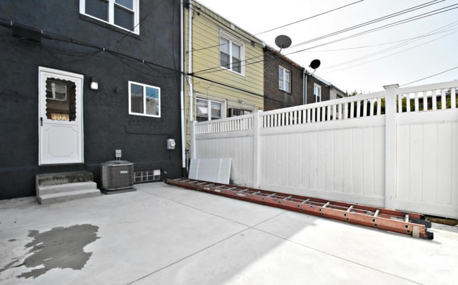 Photo - 3554 Miller St
