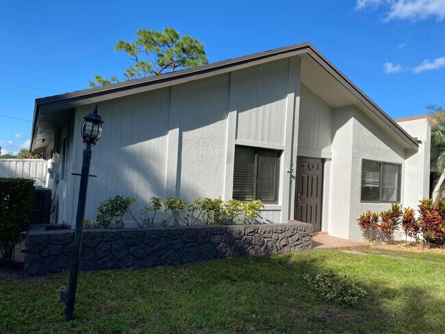 Photo - 4327 Palm Forest Dr N