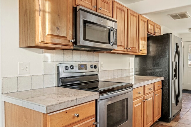 Photo - 2506 NE Franklin St