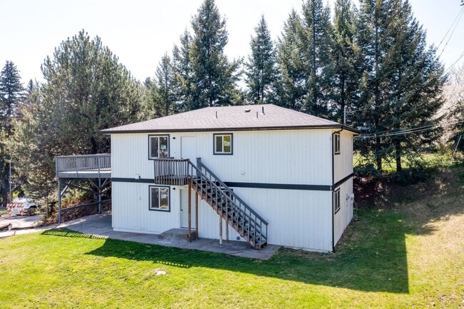 Photo - 815 SW State St Unit Upper