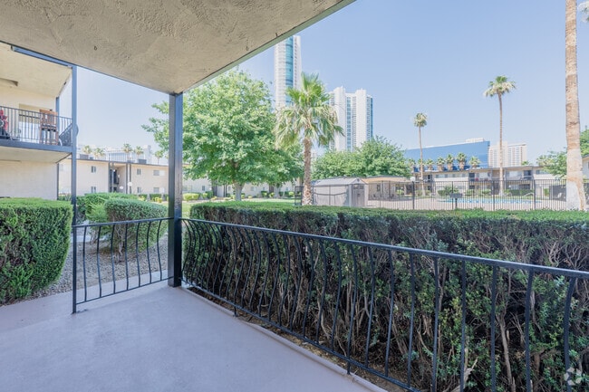 2BR, 1BA - 950SF - Patio