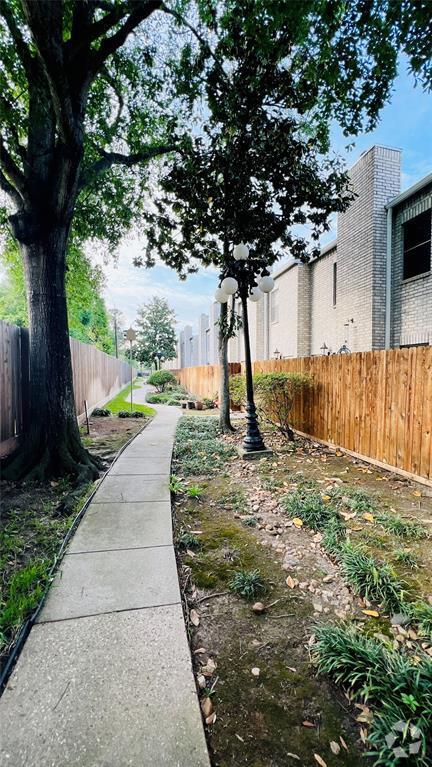 Building Photo - 17629 Red Oak Dr Unit 7629 Rental