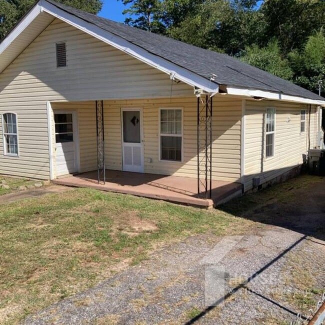 Building Photo - 108 Davis St