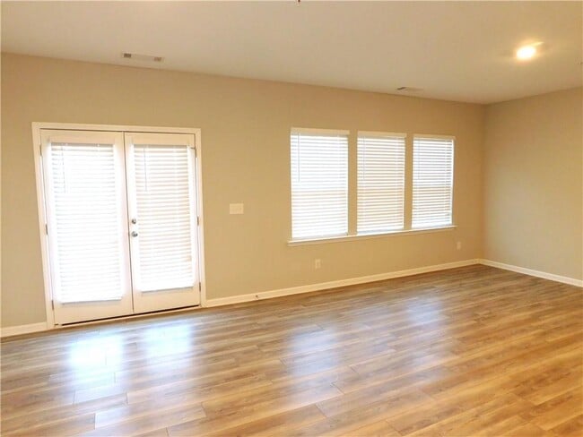 Photo - 418 Bannon Way