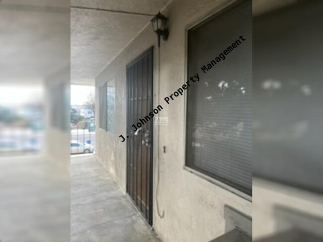 Building Photo - Great 2 Bedroom Unit A