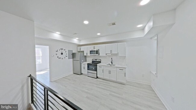 Photo - 3331 N Howard St