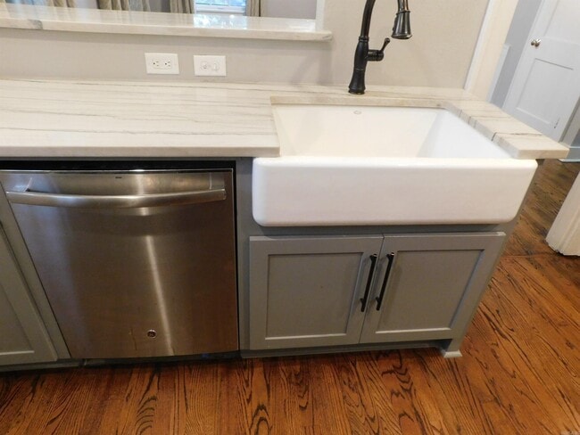Photo - 412 W 19th St