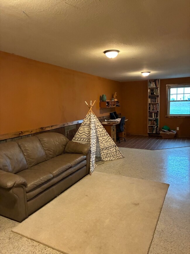 Photo - 409 Clark St