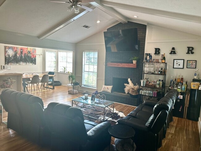 Photo - 517 Hunters Creek Cir