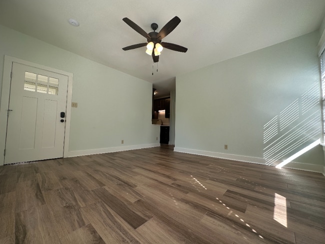 Photo - 515 E 8th St Unidad A
