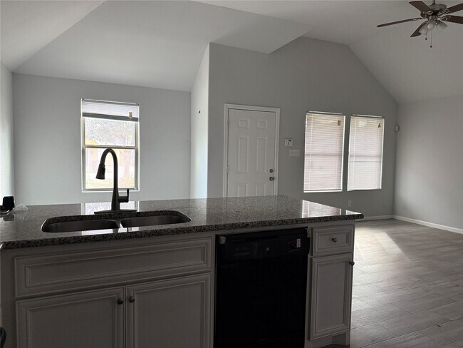 Photo - 4509 Larkspur St