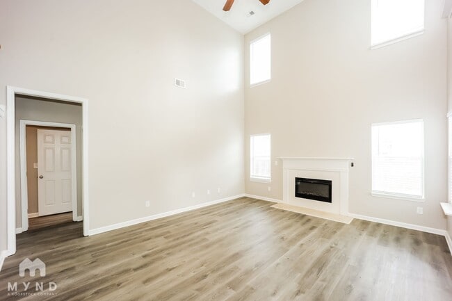 Photo - 3302 Summer Brooke Ln