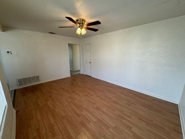 Photo - 812-812 Estelle Ave Unit 810