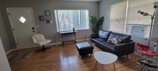 Photo - 3411 S Howell Ave Unidad 1