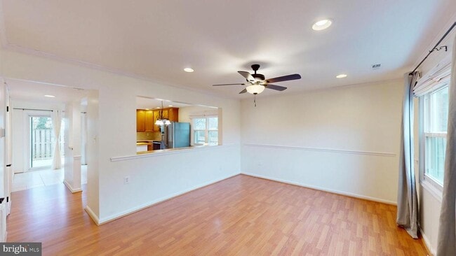 Photo - 8576 Adamson St