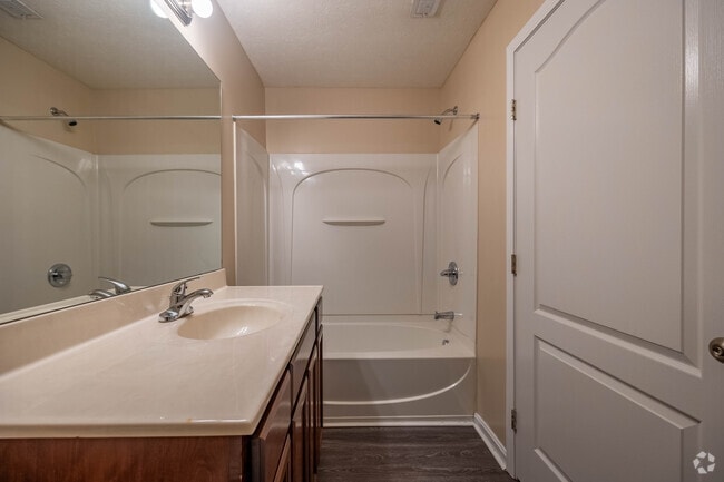 2BR, 2BA - 1350SF - Bathroom