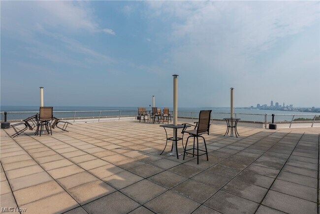 Photo - 11820 Edgewater Dr Unit 613