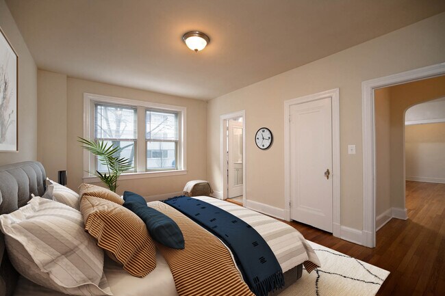 Photo - La Reine Apartments