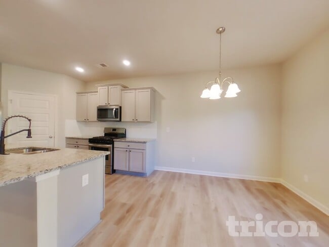 Photo - 767 Humphry Dr