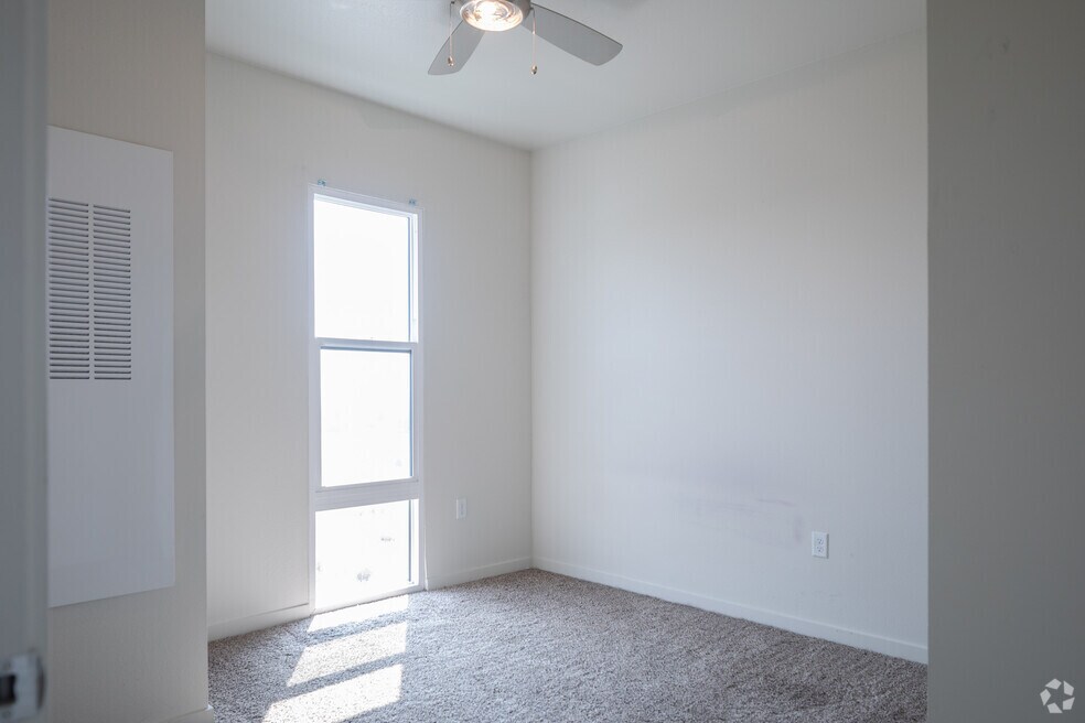 1BR, 1BA - 725SF