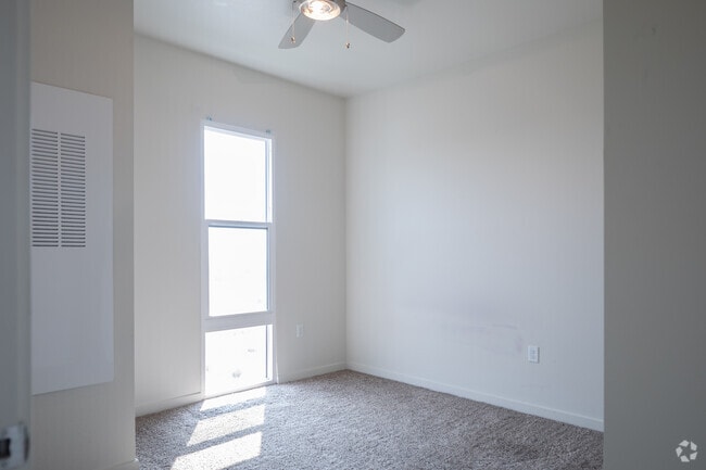 1BR, 1BA - 725SF