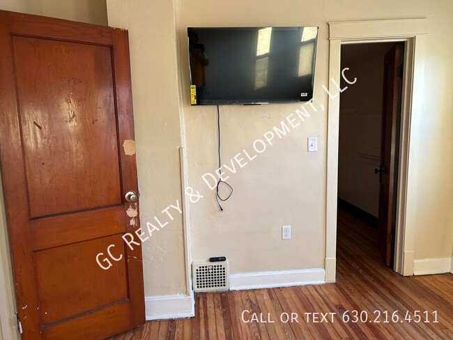 Photo - 10225 S Perry Ave