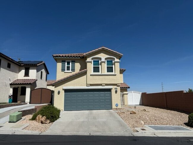 Building Photo - Spacious 4-Bedroom Home with Loft, Views &...