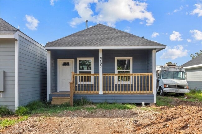 Photo - 8503 Denby St
