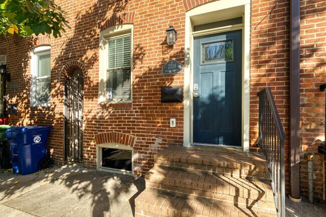 Photo - 2218 Fleet St