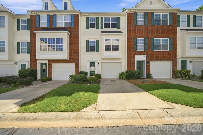 Building Photo - 1526 Royal Auburn Ave