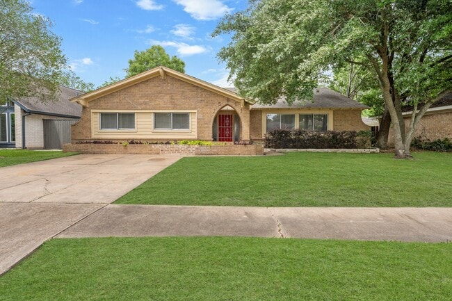 Building Photo - 15911 Mill Point Dr