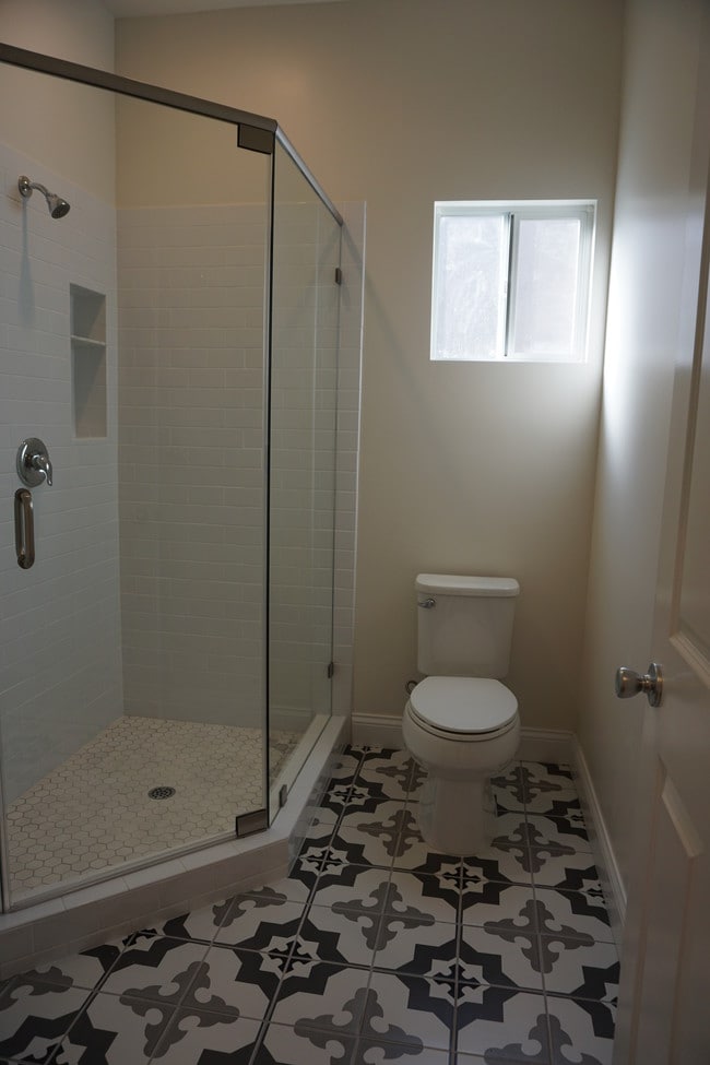 ONSUITE BA1 - 5061 Packard St