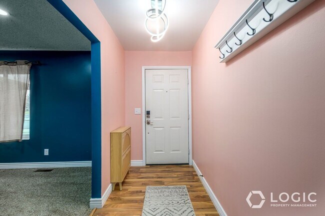 Photo - 2718 Ferron Dr