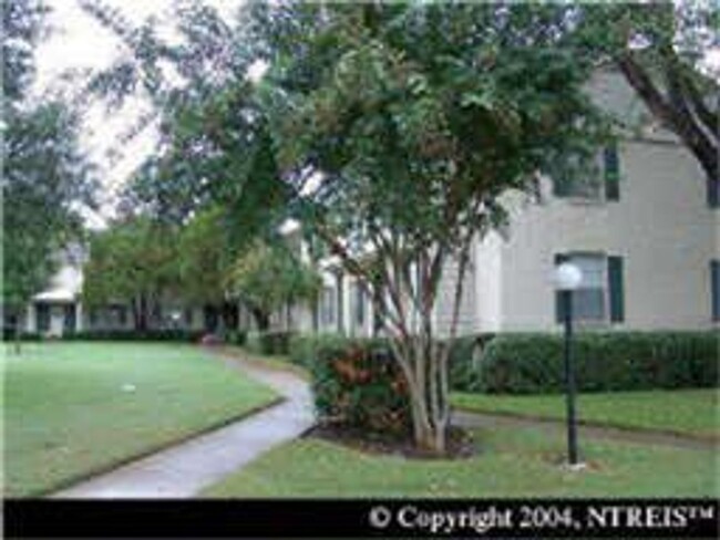 Two-Bedroom, 1-Bath Condo in Bordeaux Village - Two-Bedroom, 1-Bath Condo in Bordeaux Village