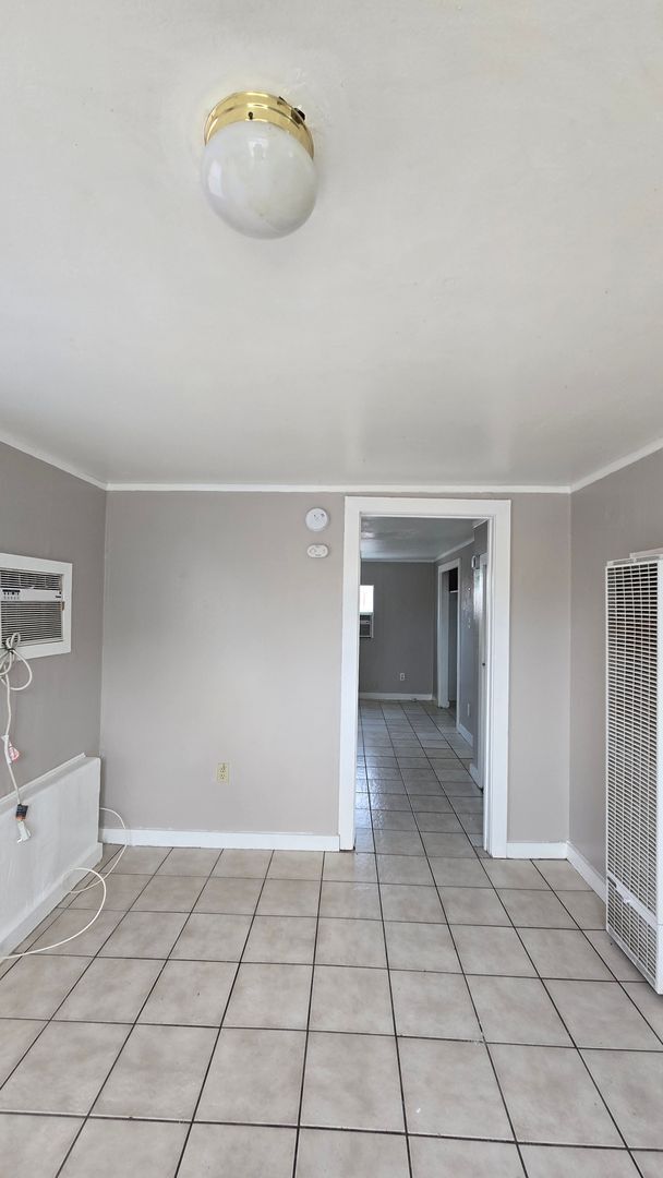 Photo - 216 1/2 E. Warren Ave