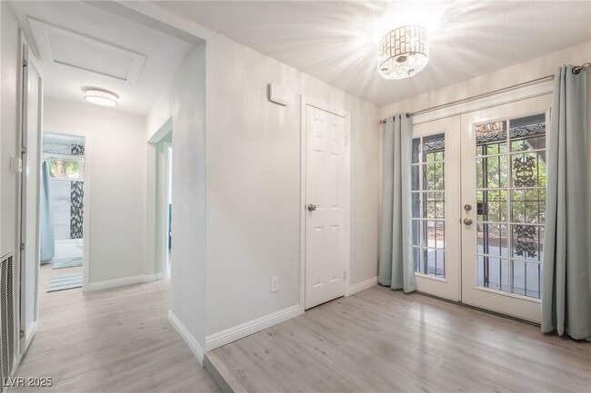 Building Photo - 3209 Kings Way