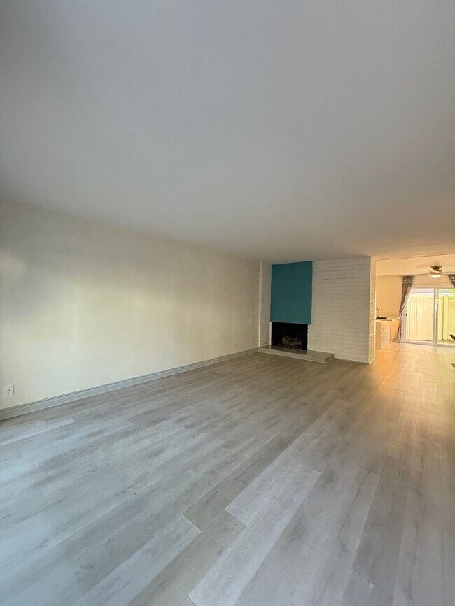 Open living room - 1214 Rutland Rd Unit 1