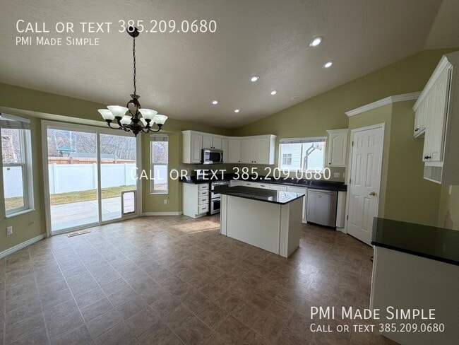 Building Photo - 154 N 2560 W