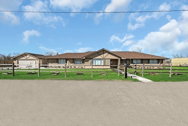 Building Photo - 3722 Rest Home Rd